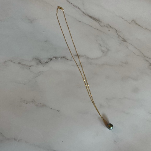 10karat solid gold Tahitian pearl necklace - Picture 3 of 3